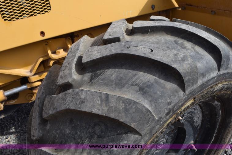 image for item H5233 Vermeer V8550A trencher