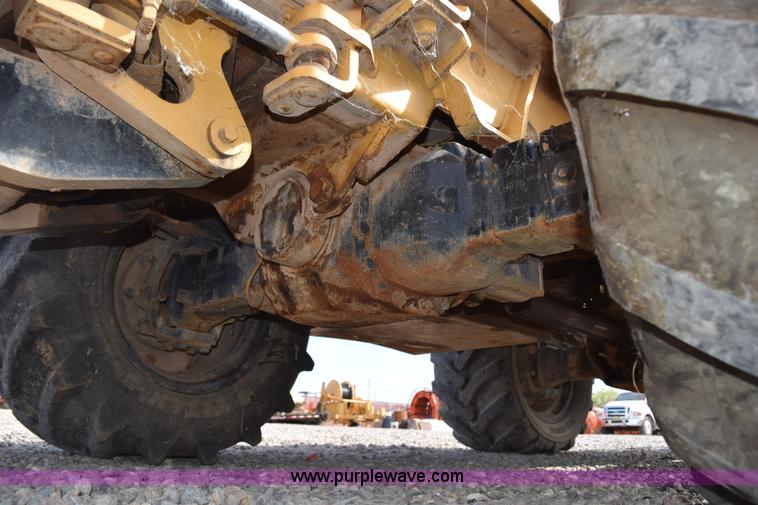 image for item H5233 Vermeer V8550A trencher