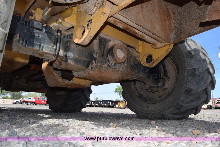 image for item H5233 Vermeer V8550A trencher