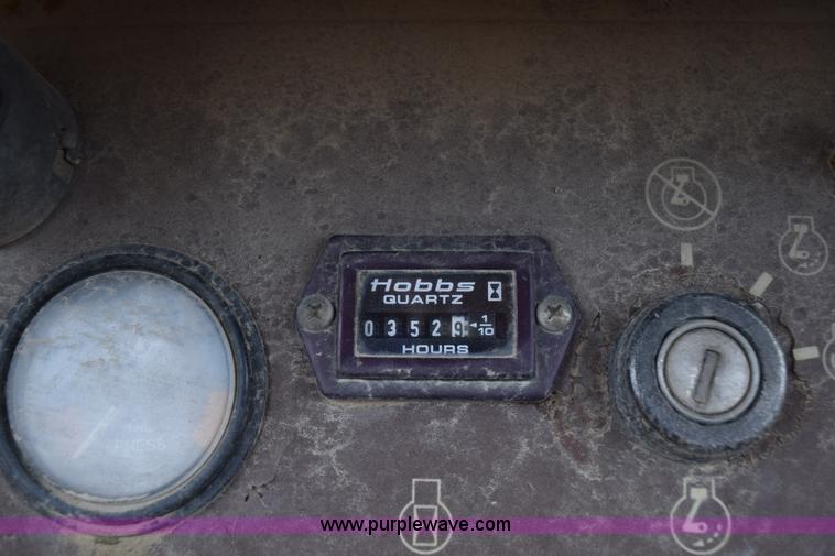 image for item H5238 1993 Case 550E dozer