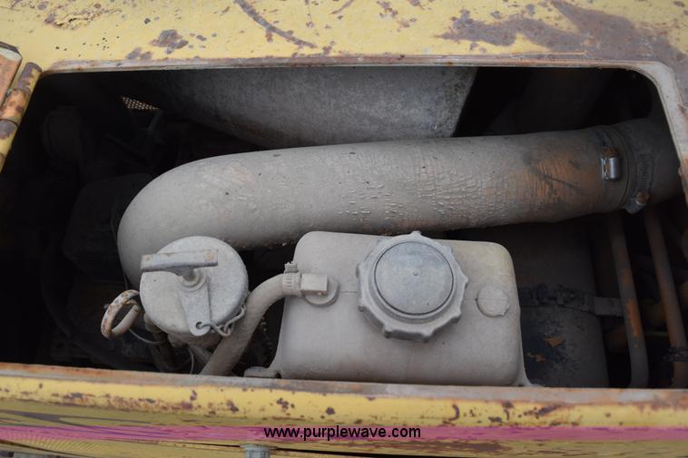 image for item H5238 1993 Case 550E dozer