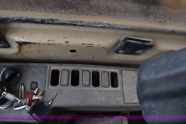 image for item H5239 1998 Caterpillar 320BL excavator