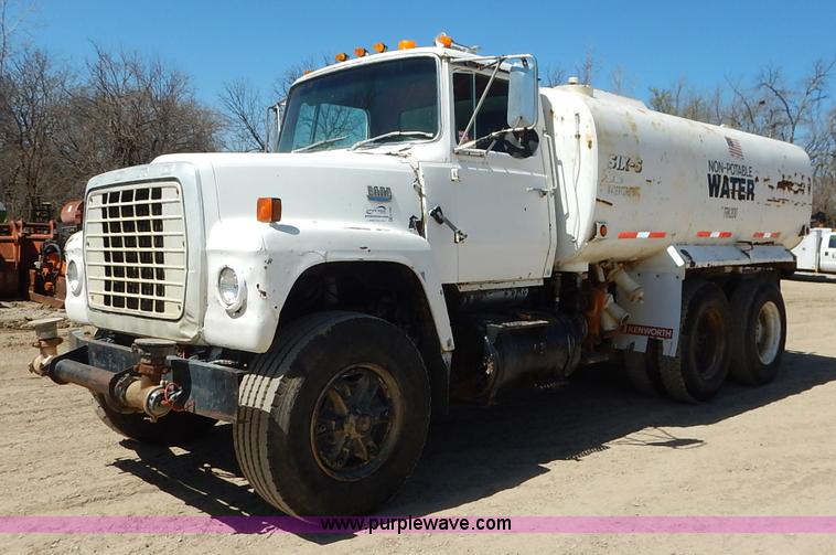 image for item H7908 1978 Ford 9000 water truck