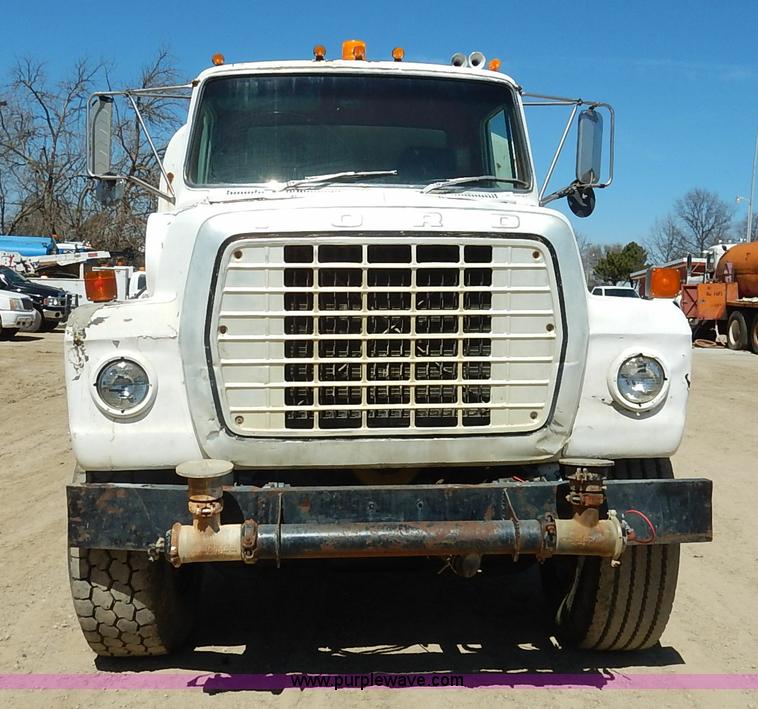 image for item H7908 1978 Ford 9000 water truck