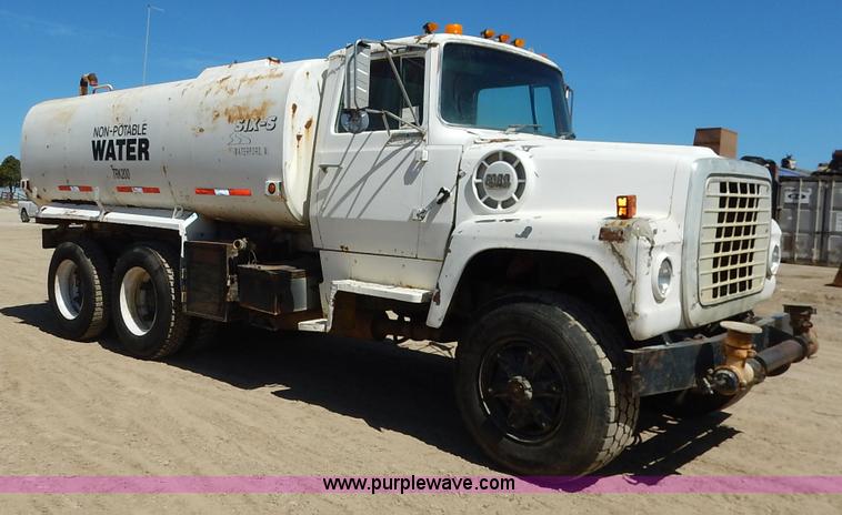 image for item H7908 1978 Ford 9000 water truck