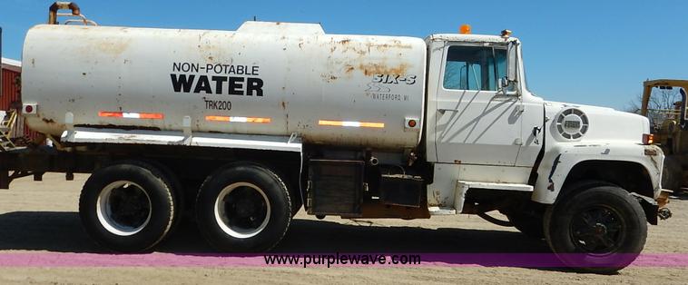 image for item H7908 1978 Ford 9000 water truck
