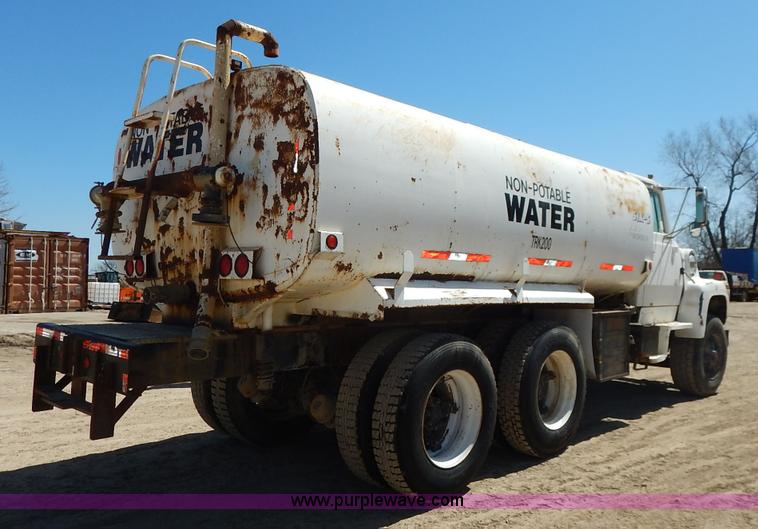 image for item H7908 1978 Ford 9000 water truck