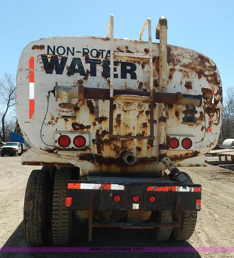 image for item H7908 1978 Ford 9000 water truck