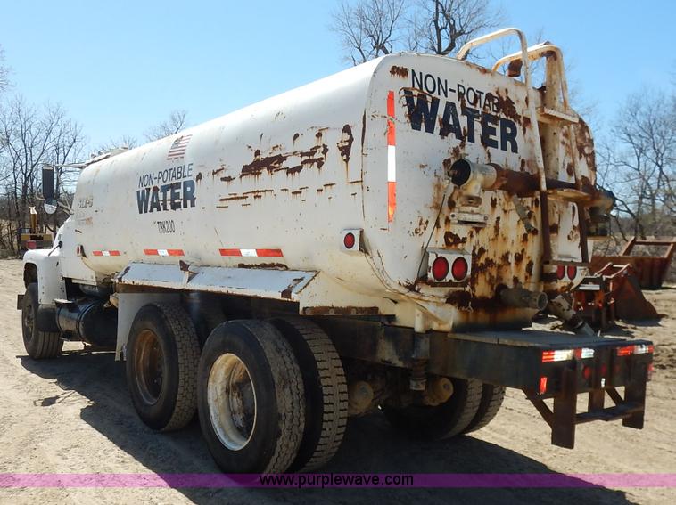 image for item H7908 1978 Ford 9000 water truck