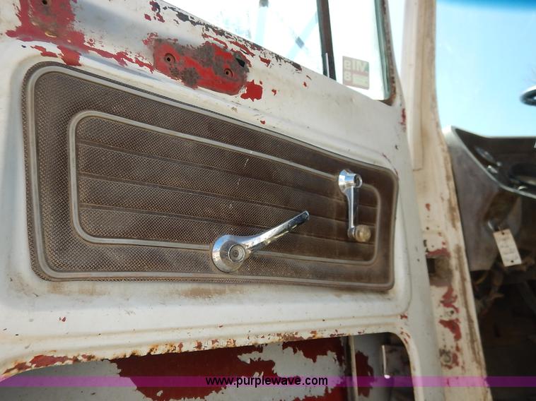 image for item H7908 1978 Ford 9000 water truck