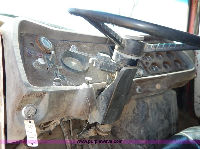 image for item H7908 1978 Ford 9000 water truck