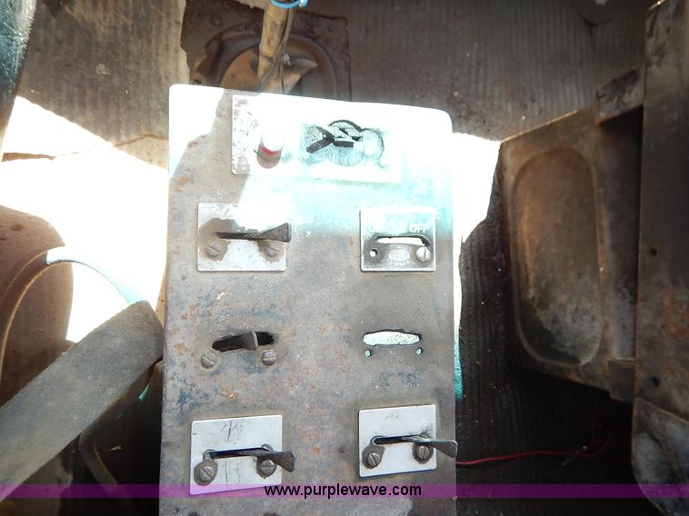 image for item H7908 1978 Ford 9000 water truck