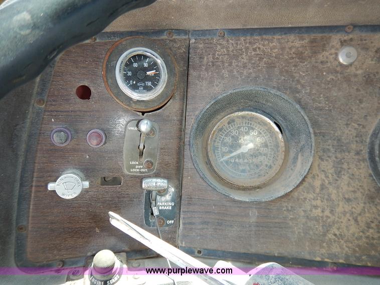 image for item H7908 1978 Ford 9000 water truck