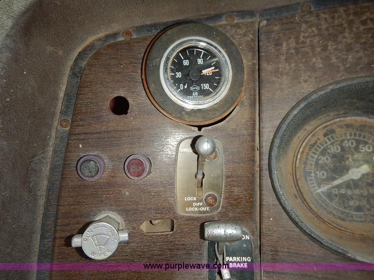 image for item H7908 1978 Ford 9000 water truck