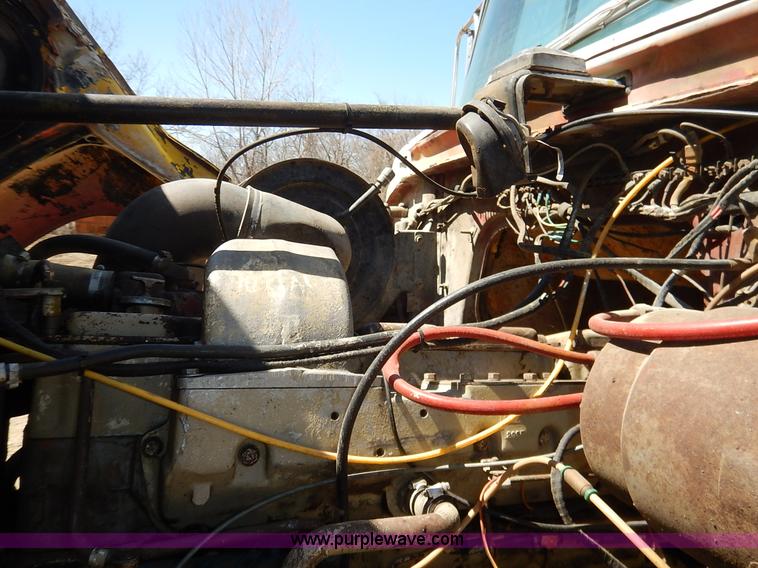 image for item H7908 1978 Ford 9000 water truck