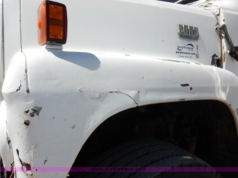 image for item H7908 1978 Ford 9000 water truck