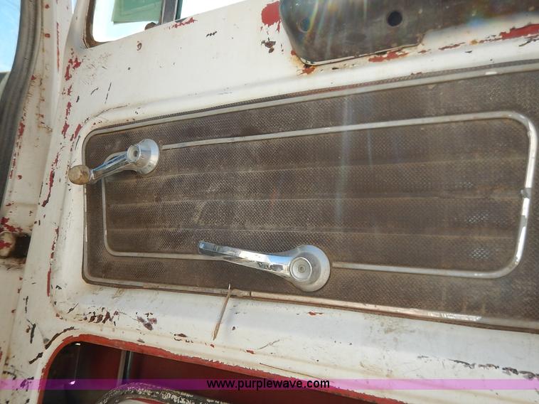 image for item H7908 1978 Ford 9000 water truck