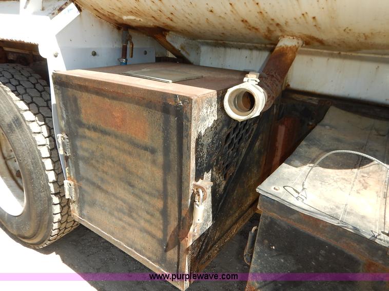 image for item H7908 1978 Ford 9000 water truck