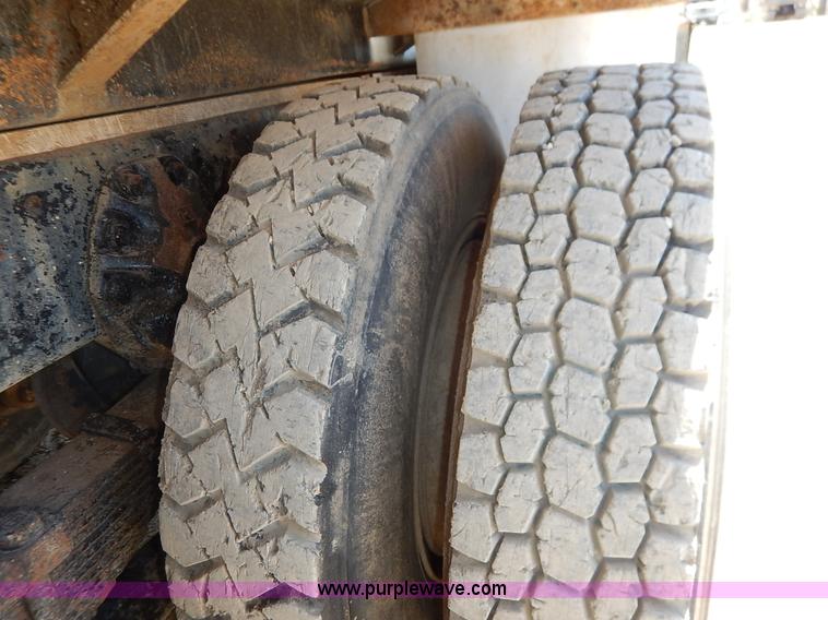 image for item H7908 1978 Ford 9000 water truck