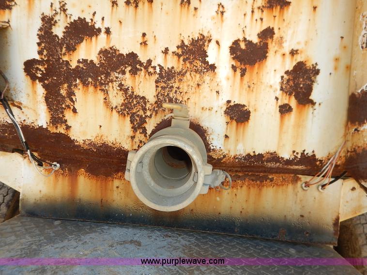 image for item H7908 1978 Ford 9000 water truck