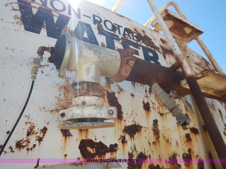 image for item H7908 1978 Ford 9000 water truck