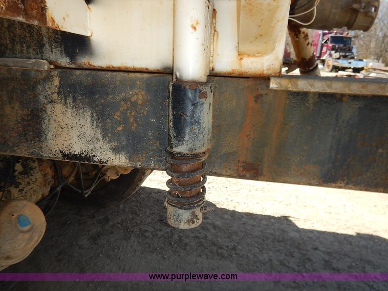 image for item H7908 1978 Ford 9000 water truck