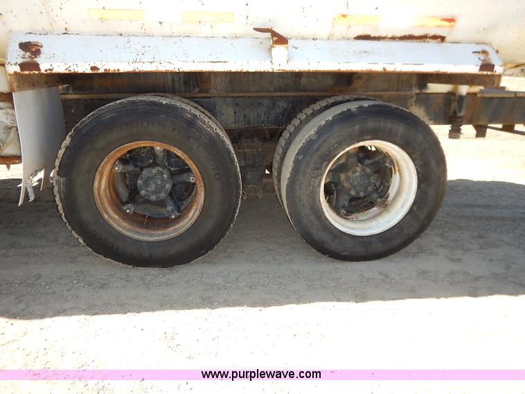 image for item H7908 1978 Ford 9000 water truck