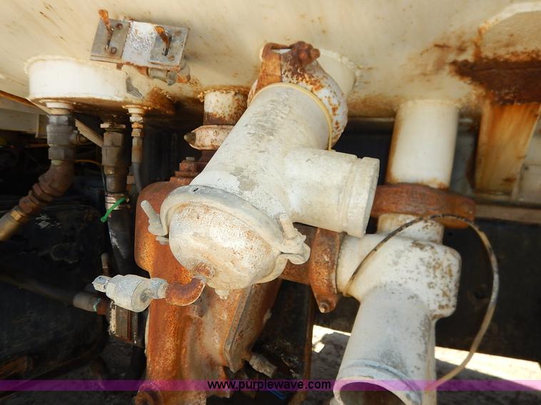 image for item H7908 1978 Ford 9000 water truck