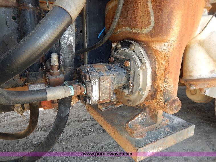 image for item H7908 1978 Ford 9000 water truck