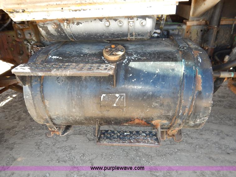 image for item H7908 1978 Ford 9000 water truck