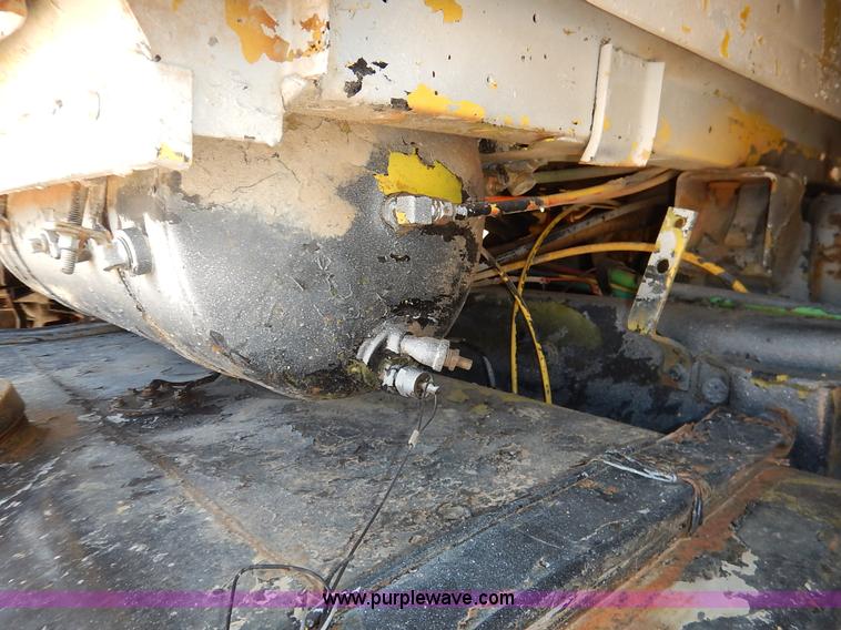 image for item H7908 1978 Ford 9000 water truck