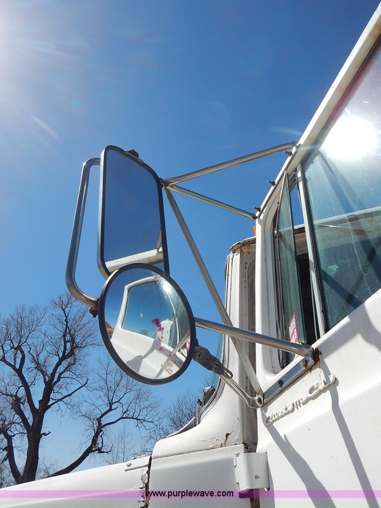 image for item H7908 1978 Ford 9000 water truck