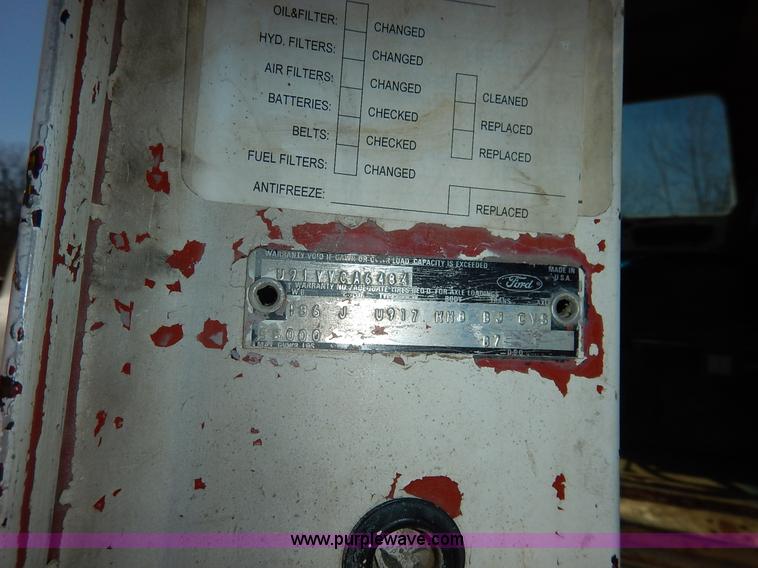 image for item H7908 1978 Ford 9000 water truck