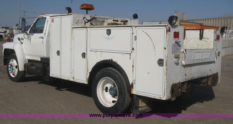 image for item H8722 1994 Ford F700 service truck