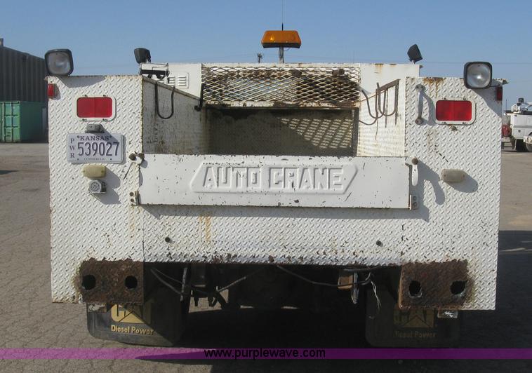 image for item H8722 1994 Ford F700 service truck