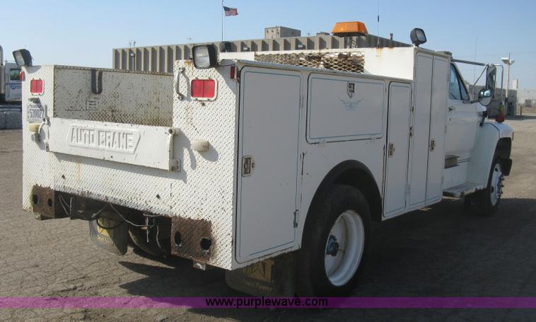 image for item H8722 1994 Ford F700 service truck