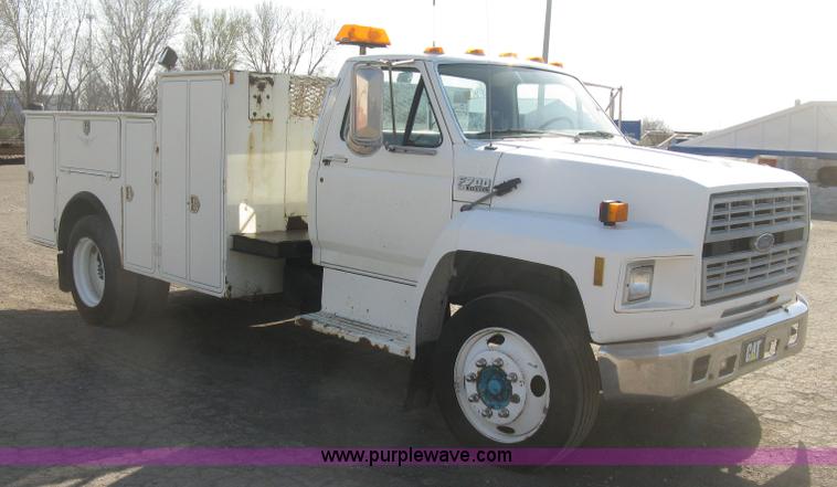 image for item H8722 1994 Ford F700 service truck