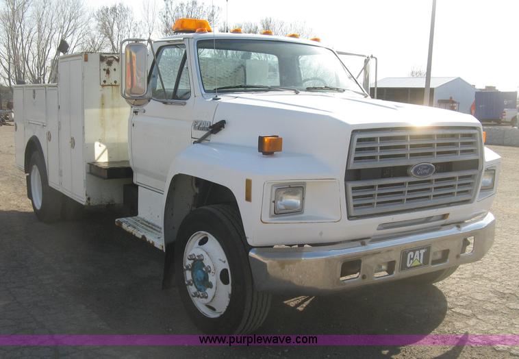 image for item H8722 1994 Ford F700 service truck