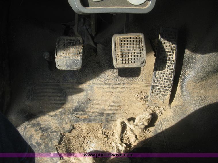 image for item H8722 1994 Ford F700 service truck