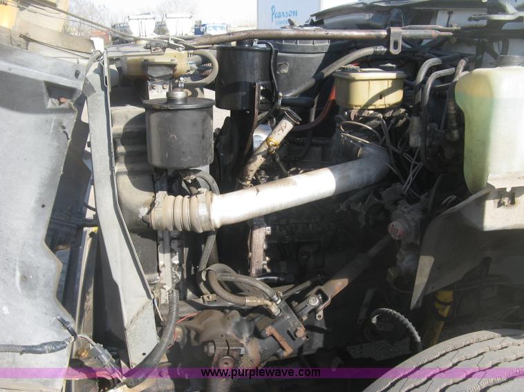 image for item H8722 1994 Ford F700 service truck