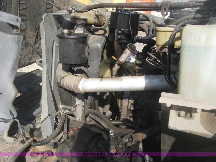 image for item H8722 1994 Ford F700 service truck