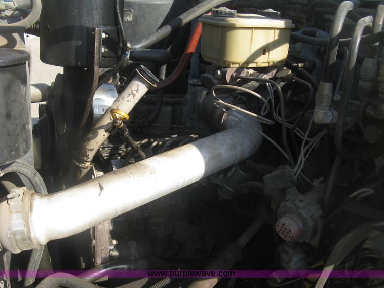 image for item H8722 1994 Ford F700 service truck