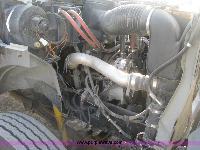 image for item H8722 1994 Ford F700 service truck