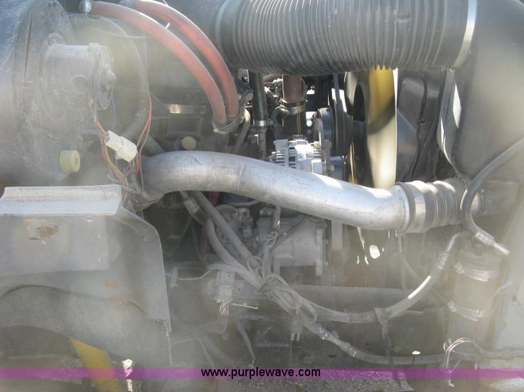 image for item H8722 1994 Ford F700 service truck