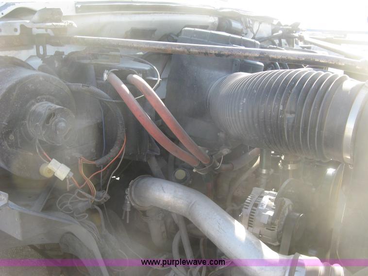 image for item H8722 1994 Ford F700 service truck