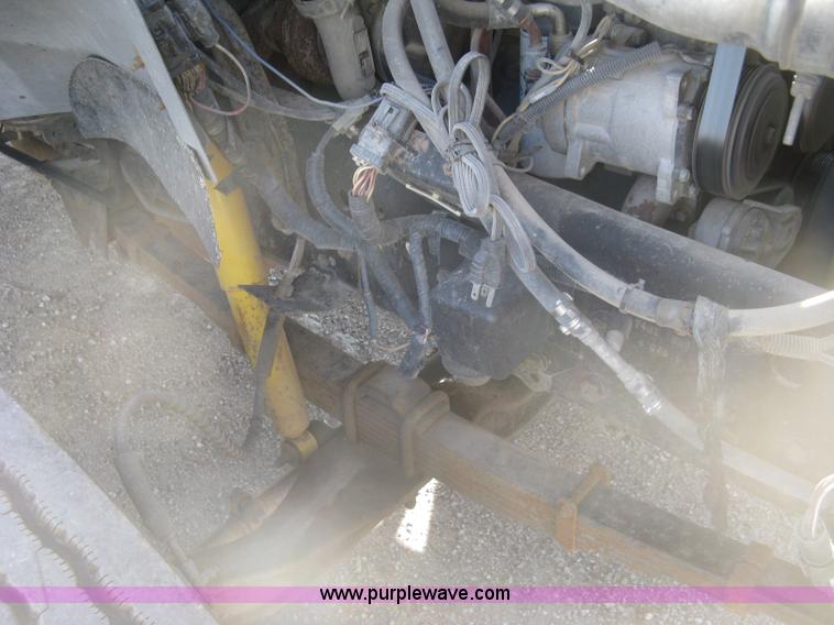 image for item H8722 1994 Ford F700 service truck