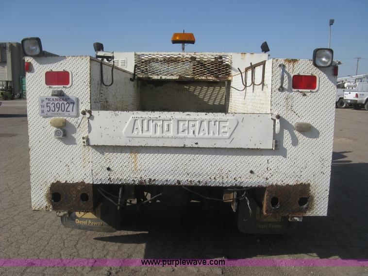 image for item H8722 1994 Ford F700 service truck