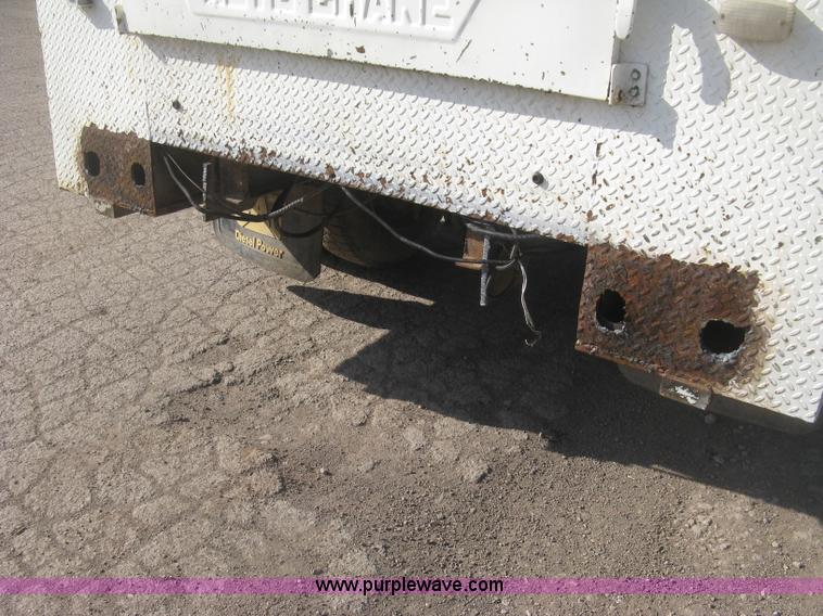 image for item H8722 1994 Ford F700 service truck