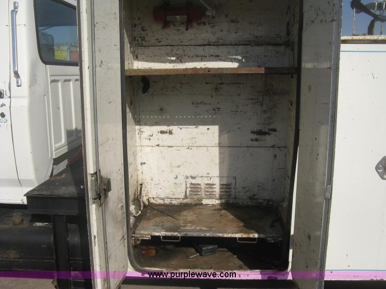 image for item H8722 1994 Ford F700 service truck