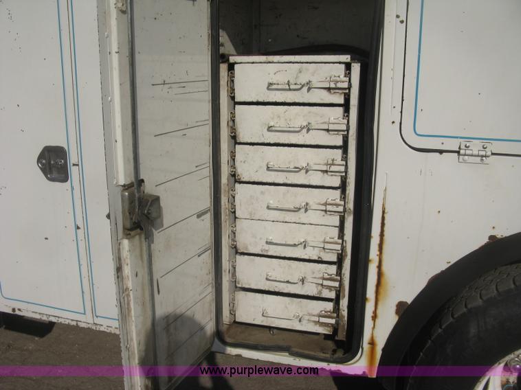 image for item H8722 1994 Ford F700 service truck